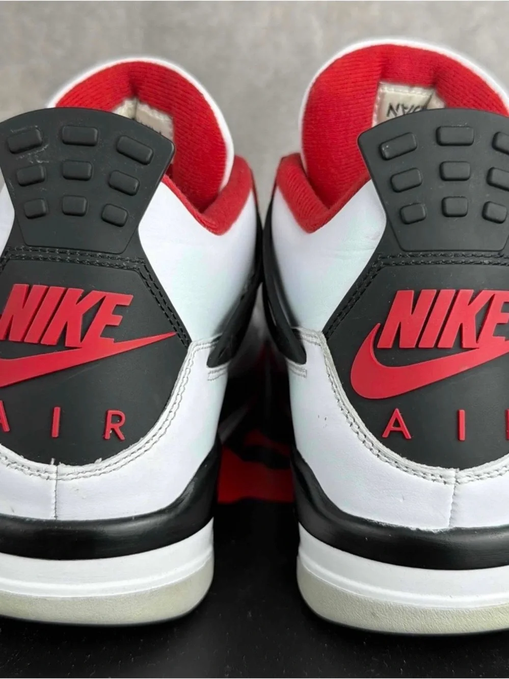 Air Jordan 4 Retro OG Fire Red 2020 Size 9.5 DC7770-160 Men’s Sneakers Rare MJ
